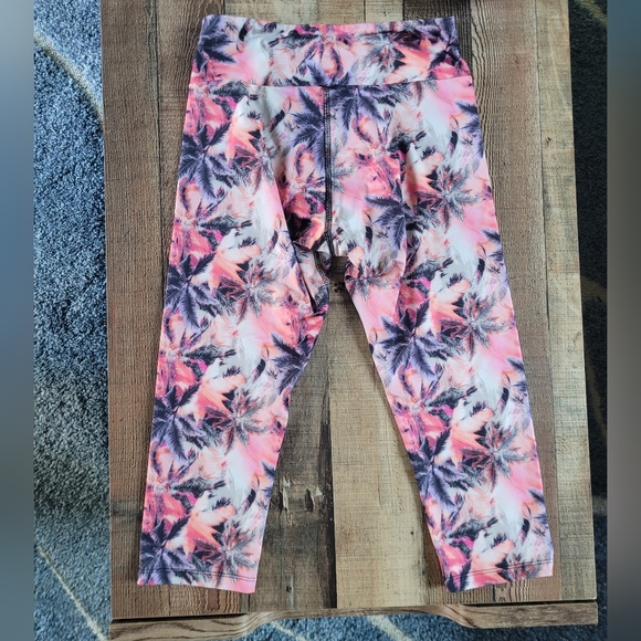 Kos USA Palm Tree Leggings, Women's Medium (Capri Length) - Picture 4 of 5